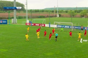 U16國(guó)足禁區(qū)失誤送大禮，羅馬尼亞球員輕松破門